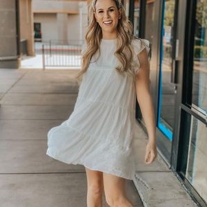 🔴White baby doll dress size large